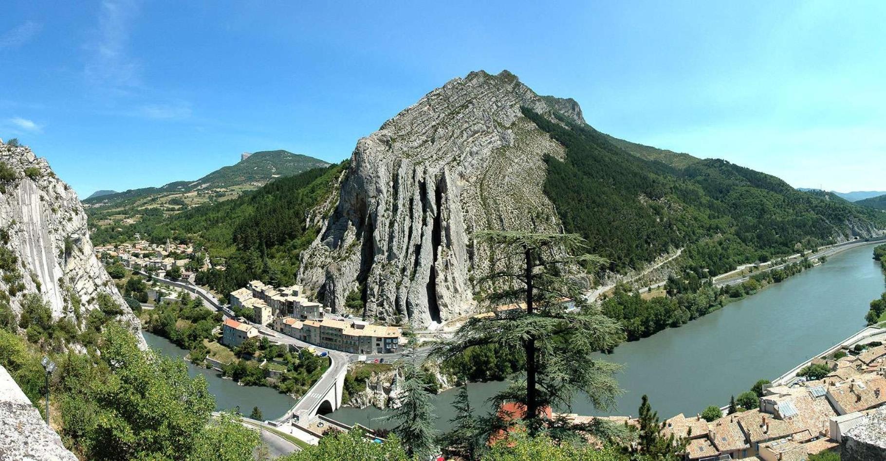 Appartement Entre Sisteron Et Gorges De La Meouge " Les Hauts De Toscane " Ribiers Luaran gambar
